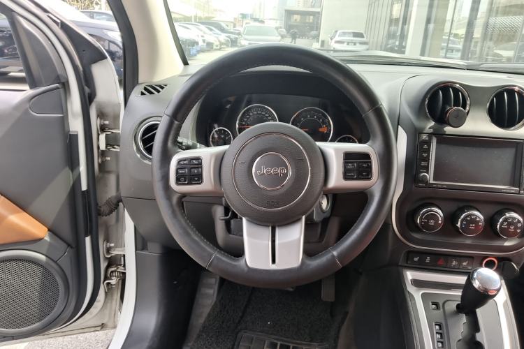 Used Jeep Compass 2014 2.4L four-wheel drive luxury version Steering Wheel