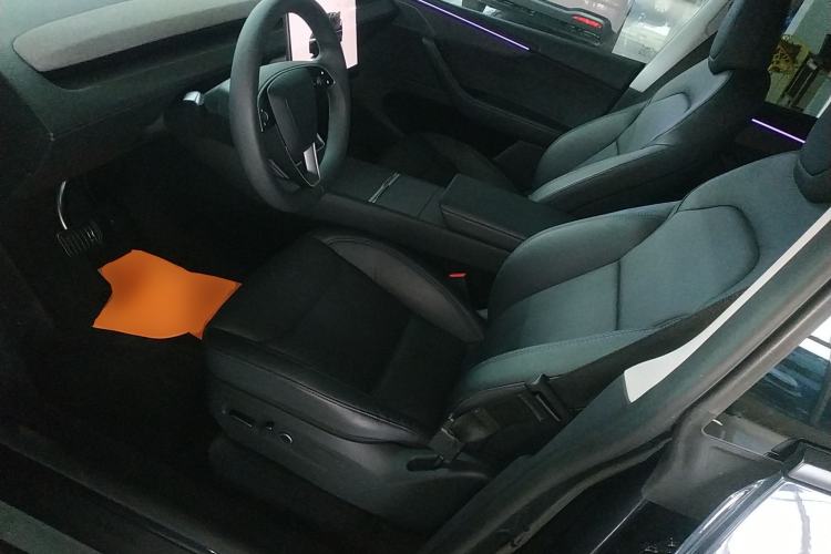 Used Tesla Model Y 2025 Long-Range All-Wheel-Drive Version