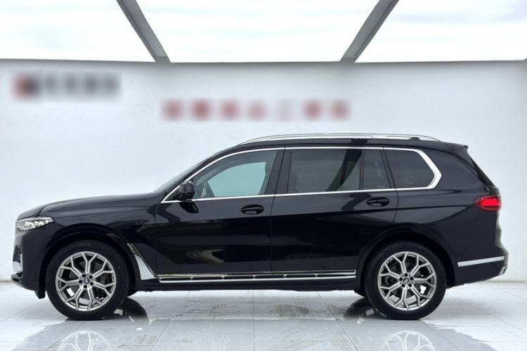 Used BMW X7 2022 xDrive40i Luxury Package with Leading Features

