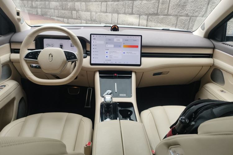 Used Hima AITO M7 2024 1.5T Intelligent Driving All-Wheel Drive Pro Version 5 Seats Ternary Lithium Battery Center Console