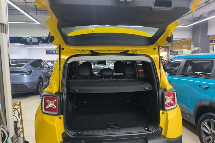 Used Jeep Renegade 2018 Connected Large Screen Version 180T Automatic Smart Version Trunk