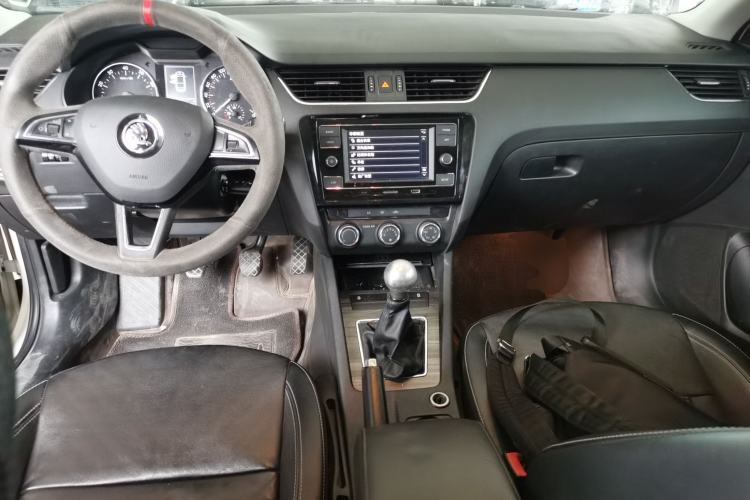 Used Skoda Octavia 2017 1.6L Manual Smart Drive Edition Center Console