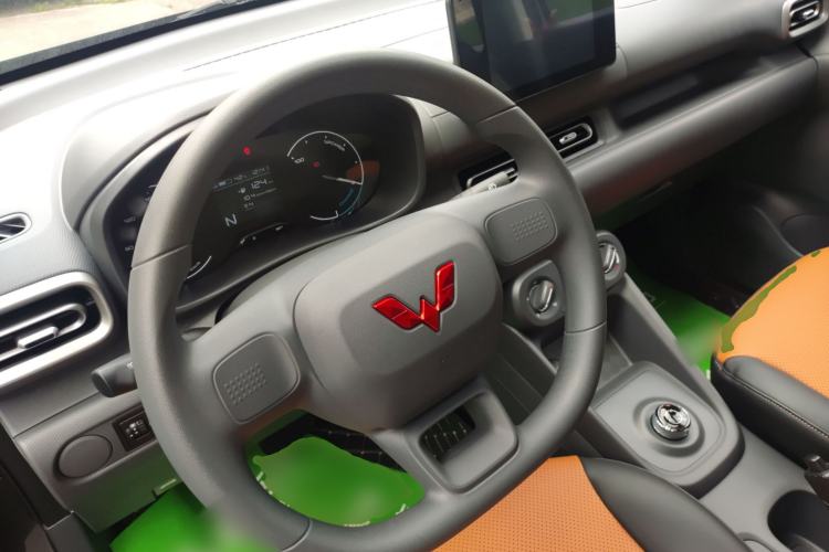 Used Wuling Hongguang New Energy 2024 All-Electric Model 300KM Standard Version Steering Wheel