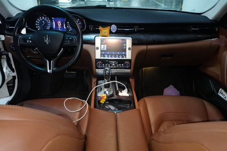 Used Maserati President 2015 3.0T Standard Model Center Console