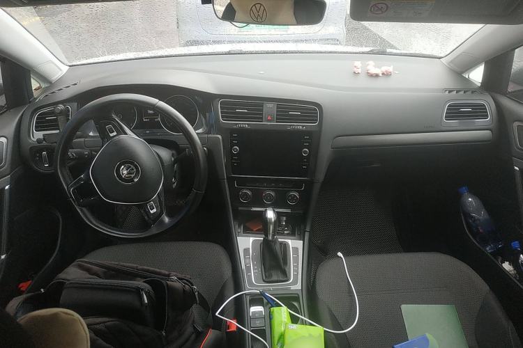 Used Volkswagen Golf 2019 1.8TSI Travel Edition Center Console