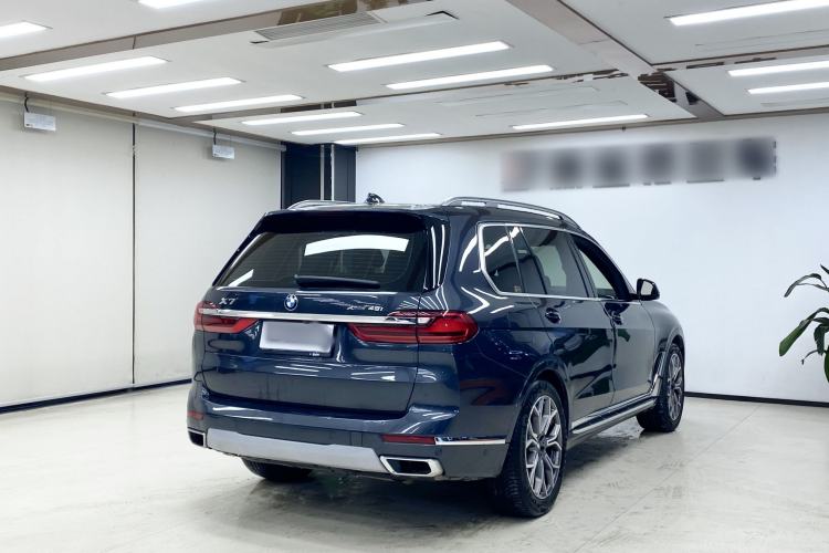 Used BMW X7 2021 xDrive40i Luxury Package with Premium Features
