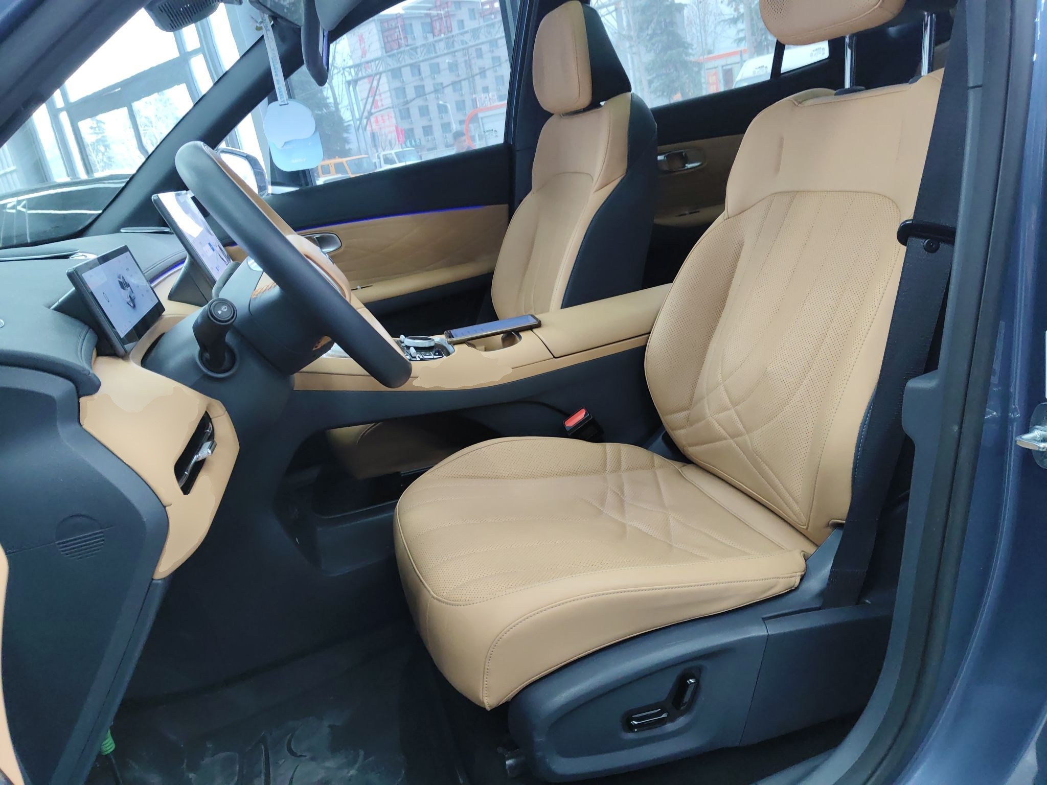 Переднее сиденье в автомобиле