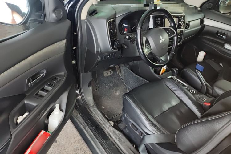 Used Mitsubishi Outlander 2013 2.4L 4x4 Luxury Navigation Edition 5 Seats