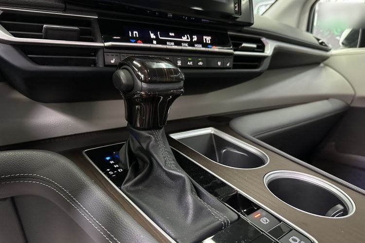 Used Toyota SIENNA 2023 2.5L Hybrid Comfort Edition
