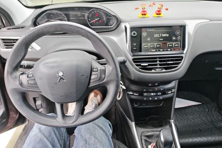 Used Peugeot 2008 2014 1.6L Manual Fashion Edition Center Console