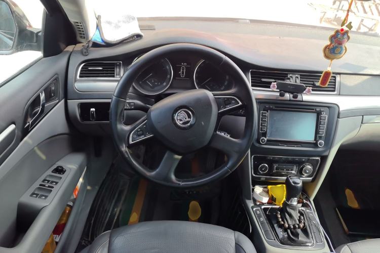 Used Skoda Superb 2013 1.8TSI Automatic Yashi Edition
