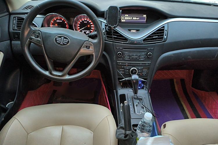 Used Bestune B70 2014 2.0L automatic luxury version Center Console