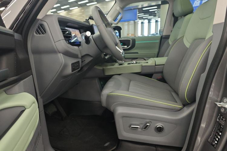 Used BAIC Off-Road BJ40 2024 2.0T All-New Urban Hunter Edition Chivalrous Style Left Front Seat