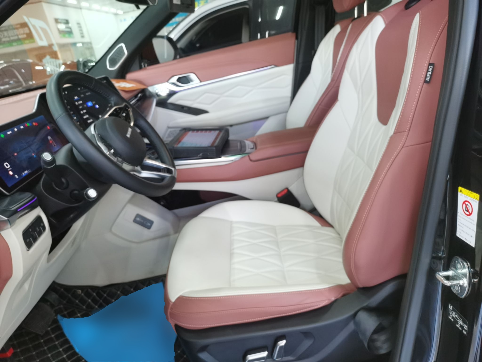 المقاعد الأمامية داخل السيارة