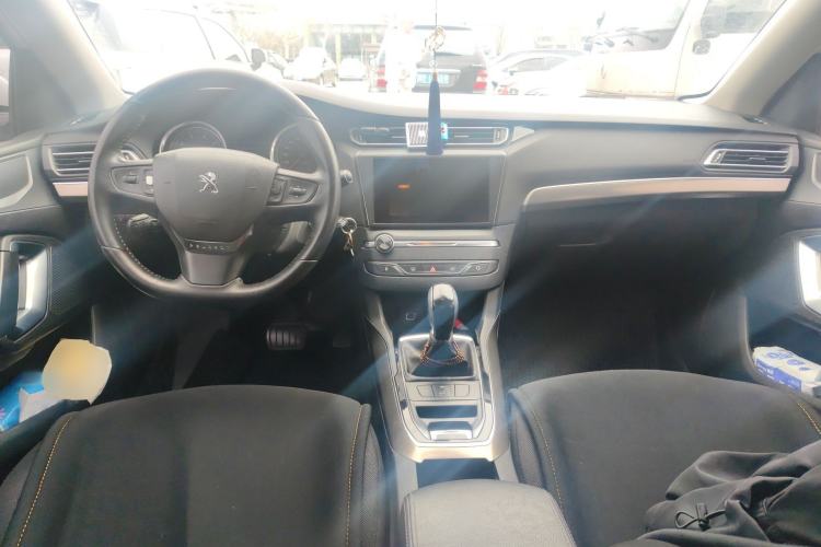 Used Peugeot 408 2018 350THP Automatic Luxury Edition Center Console
