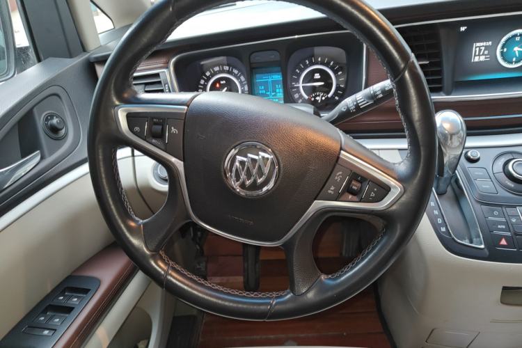 Used Buick GL8 2018 28T Luxury Model China VI Standard Steering Wheel