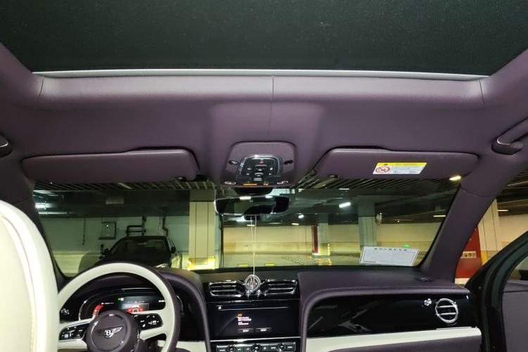 Used Bentley Bentayga 2024 4.0T V8 Long-Wheelbase Version Headliner