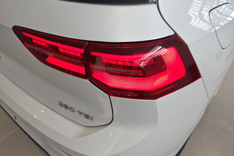 Used Volkswagen Golf 2023 Facelift 280TSI DSG R-Line Lite