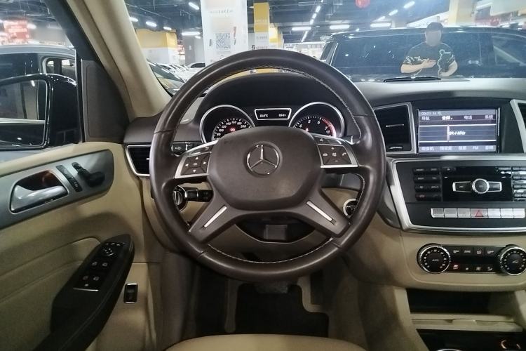 Used Mercedes-Benz M-Class 2014 ML 320 4MATIC
