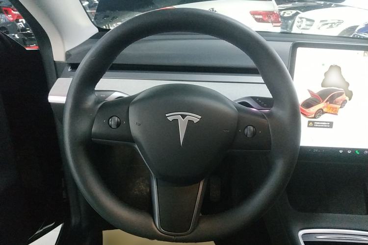 Used Tesla Model Y 2023 Long-Range All-Wheel-Drive Version Steering Wheel