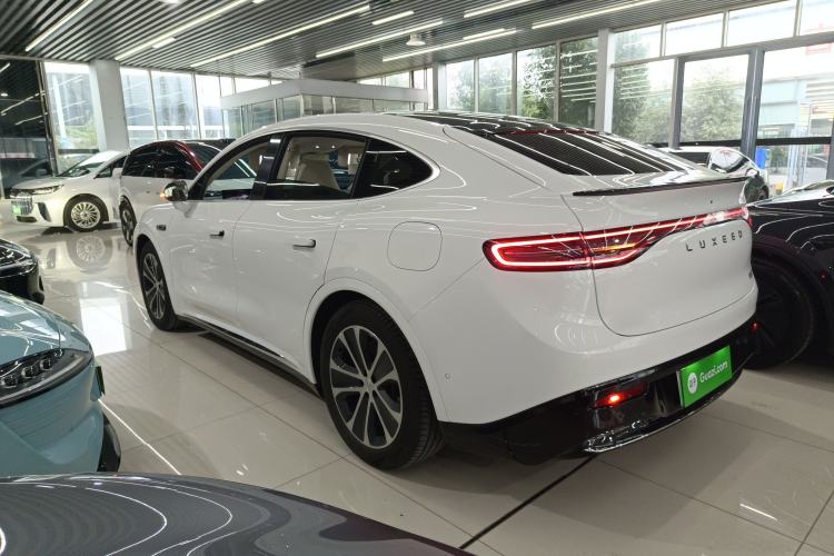 Used Hima Luxeed R7 2024 All-Electric 802 km Max
