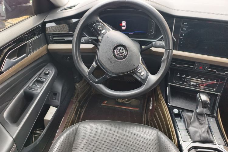 Used Volkswagen Passat 2020 330TSI Luxury Edition China VI
