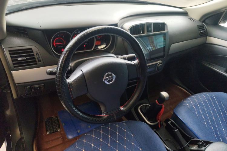 Used Nissan Sylphy 2016 Classic 1.6XE Manual Leading Edition Center Console