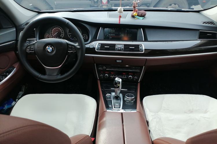 Used BMW 5 Series GT 2013 535i Leading Model Center Console