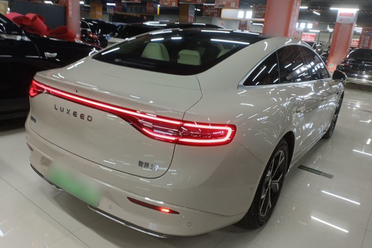 Used Hima Luxeed S7 2025 855 km Max
