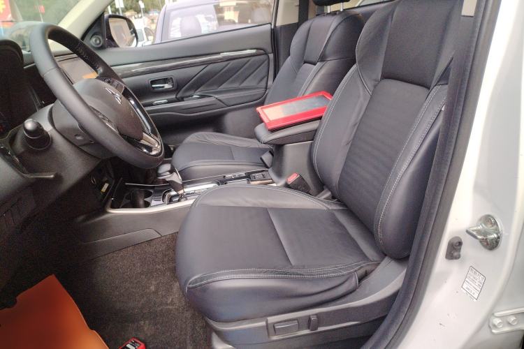 Used Mitsubishi Outlander 2019 2.0L Two-Wheel Drive Comfort Edition 5 Seats China V Standard