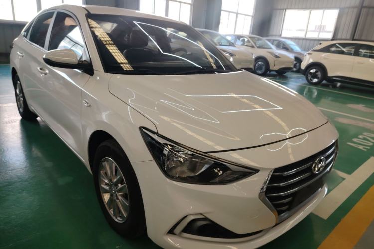 Used Hyundai Celesta 2018 1.6L Automatic GL Enjoyment Edition China VI compliant Front Right 45 Deg