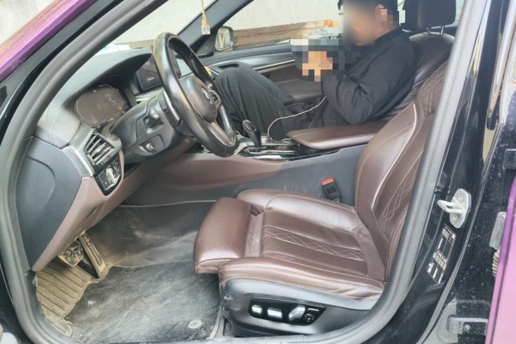 Used BMW 5 Series 2022 Restyled 540i Luxury Edition M Sport Package Left Front Seat