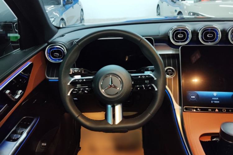 Used Mercedes-Benz GLC 2024 GLC 260 L 4MATIC Luxury Model 5 Seats Steering Wheel