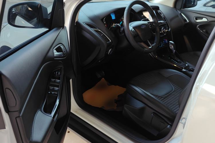 Used Ford Focus 2015 Sedan 1.6L Automatic Trend Model Driver Seat