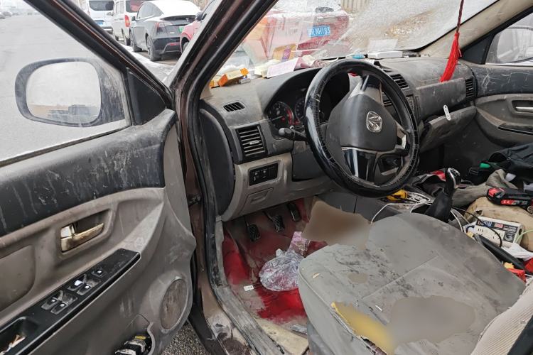 Used BAIC Weiwang M20 2014 1.5L practical type BJ415A Driver Seat