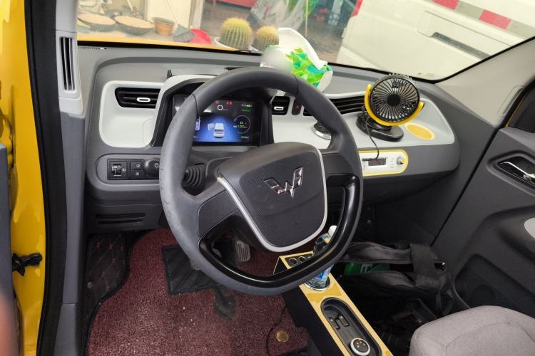 Used Wuling Hongguang MINIEV 2021 Macaron Premium Model – Lithium Iron Phosphate Center Console