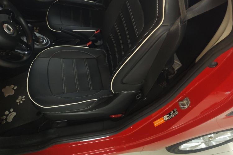 Used smart fortwo 2015 1.0L 52 kW hardtop Dynamic version