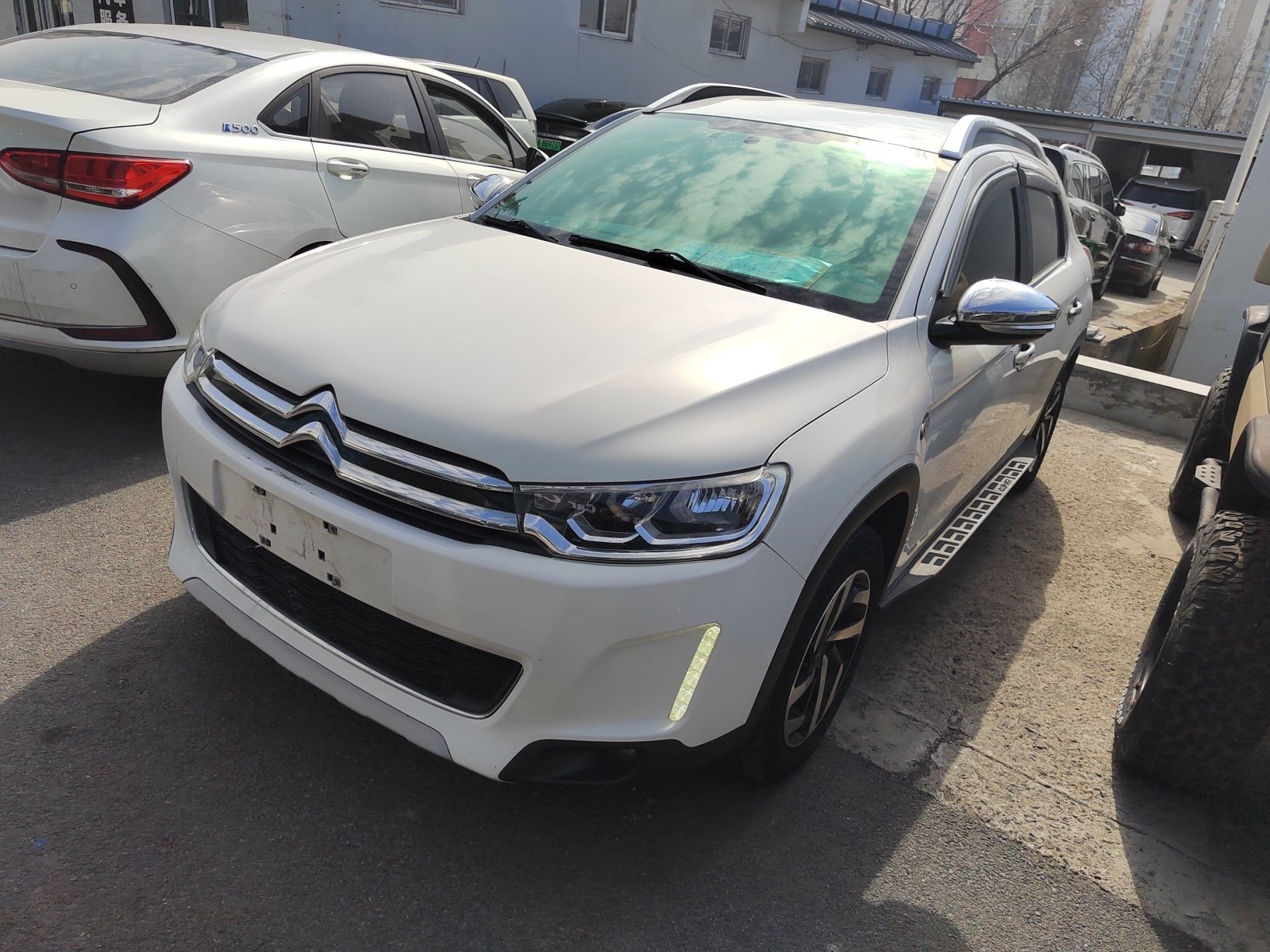 Под передней частью автомобиля