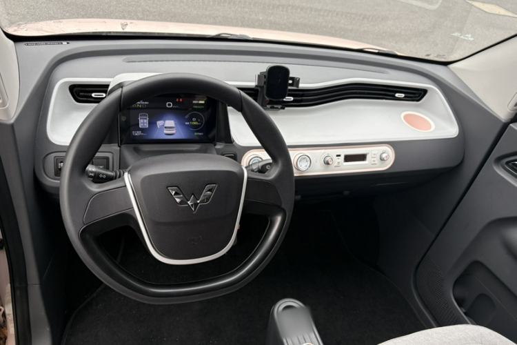 Used Wuling Hongguang MINIEV 2021 Macaron Premium Model – Lithium Iron Phosphate Steering Wheel