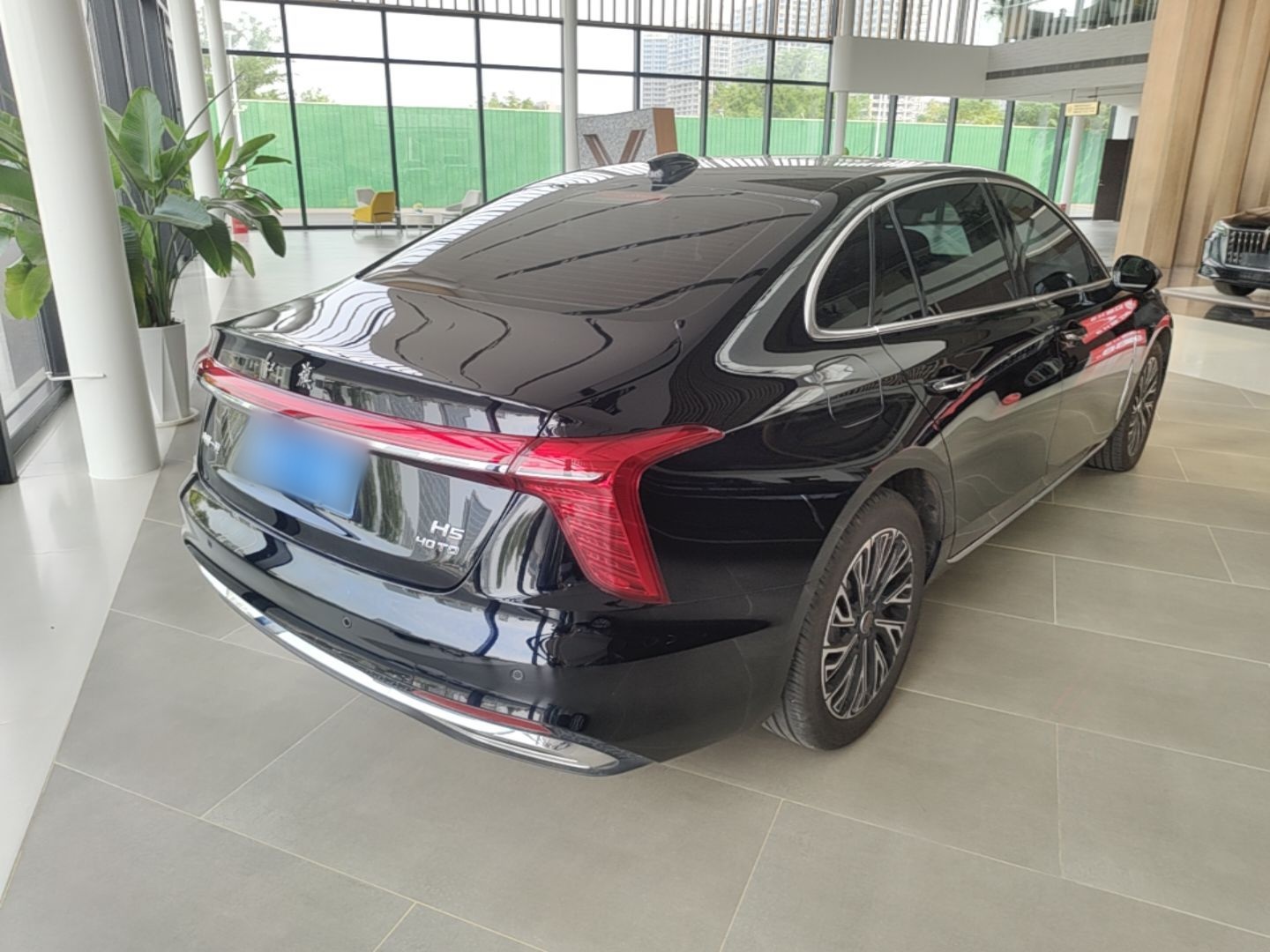 Hongqi H5 2025 2.0T Automatic Flag Edition – 500 000 Units Commemorative Version — снимка 6