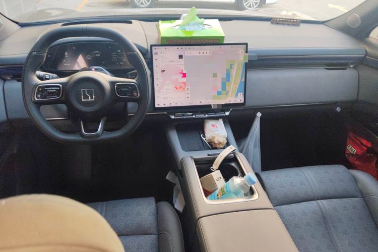 Used Zeekr 7X 2025 100 kWh Long-Range Rear-Wheel Drive with Intelligent Driving Features Center Console