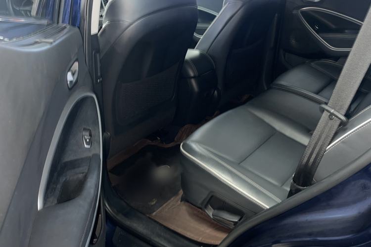 Used Hyundai Santa Fe 2017 2.0T Automatic Two-Wheel Drive Smart Version 7 Seats
