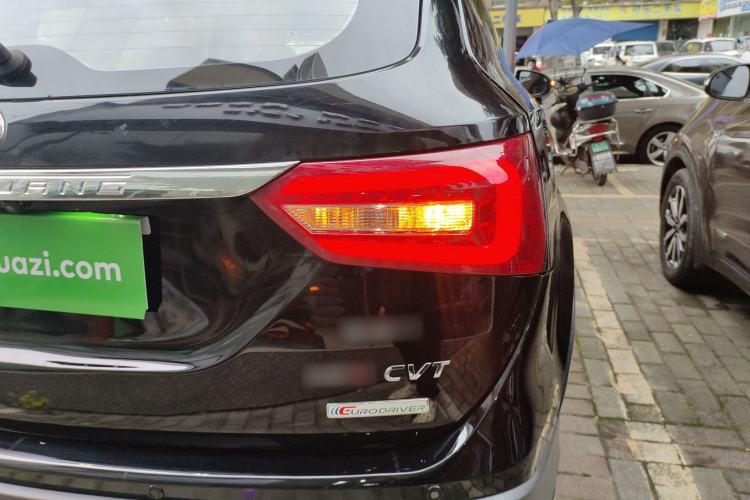 Used Dongfeng Fengon 580 2017 Revised Version 1.5T CVT Luxury Edition Right Rear Taillight