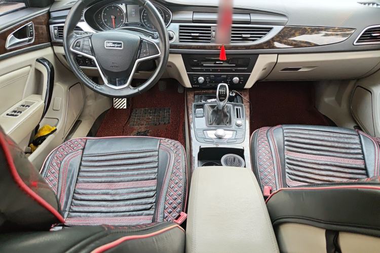 Used Zotye Z700 2018 Z700H 1.8T Manual Luxury Edition Center Console