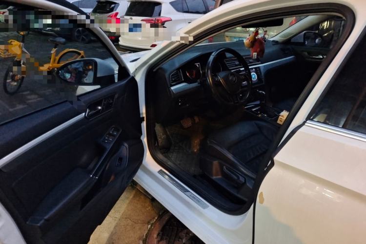 Used Volkswagen Lamando 2015 280TSI DSG Comfort Edition Driver Seat