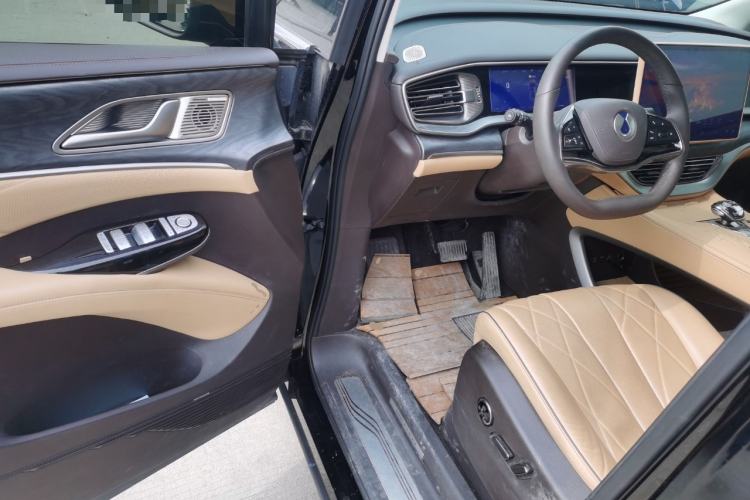 Used Denza D9 2024 DM-i 1050 Luxury Model