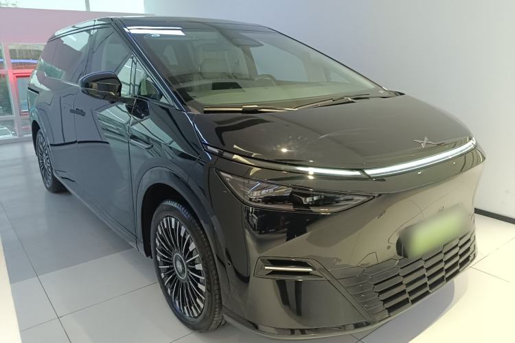 Used XPeng X9 2025 740 Ultra-Long Range Max Front Right 45 Deg