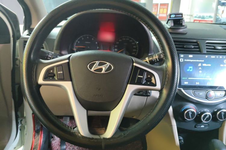 Used Hyundai Verna (older generation) 2016 1.4L Automatic Smart GLS Steering Wheel
