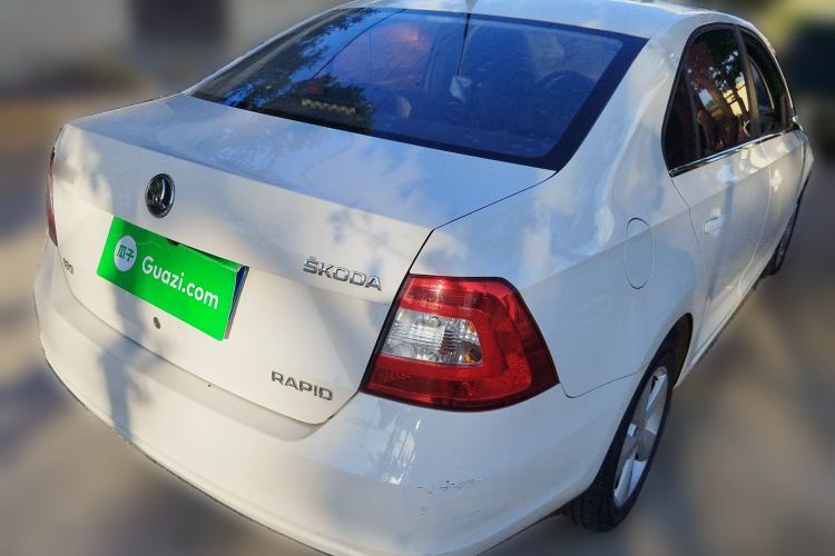 Used Skoda Rapid 2016 1.6L Manual Front-Wheel-Drive Version
