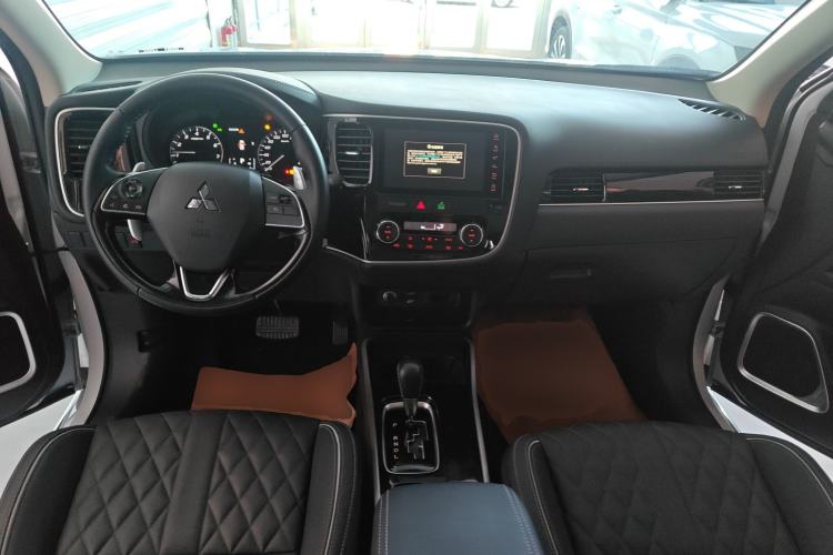 Used Mitsubishi Outlander 2021 2.4L 4x4 Zhi Xiang Edition 7 Seats
